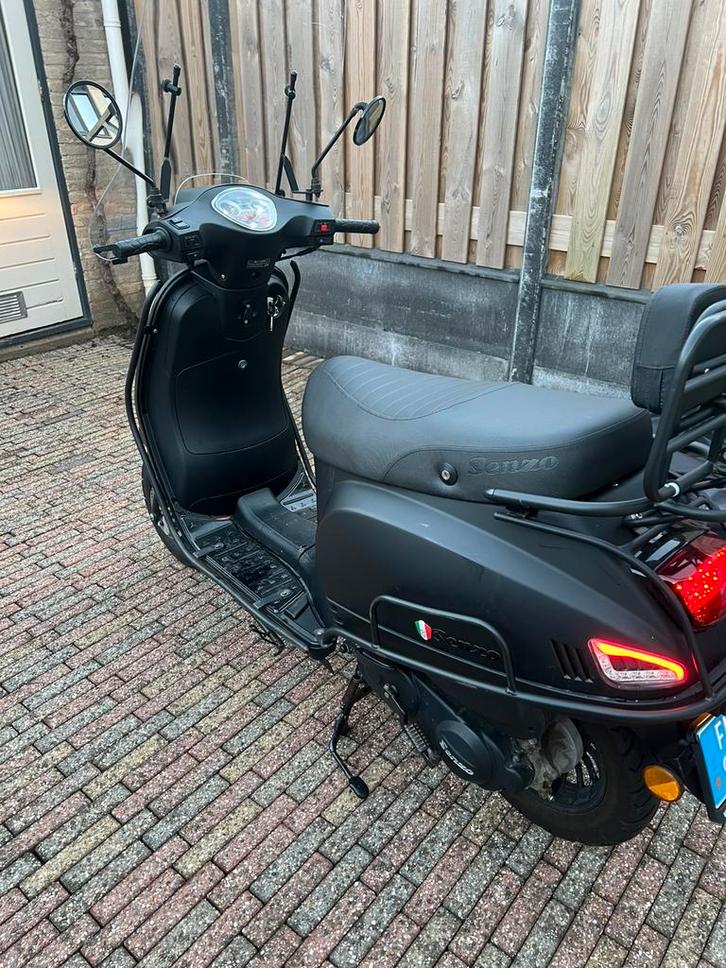 Senzo rivalux 2022, 1950km, zwart met veel opties, Fietsen en Brommers, Snorfietsen en Snorscooters, Zo goed als nieuw, Overige merken