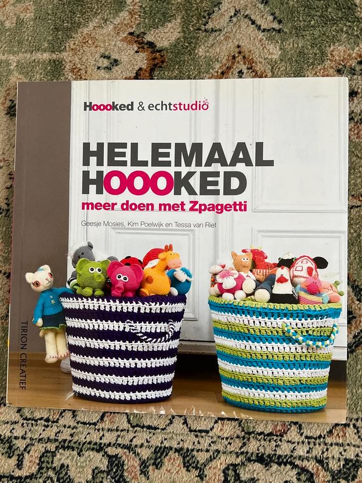 Helemaal Hoooked Haakboek - Meer doen met Zpagetti, Hobby en Vrije tijd, Breien en Haken, Zo goed als nieuw, Haken, Patroon of Boek