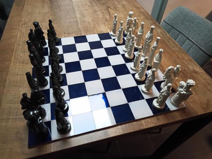 Groot schaakspel glas/gips, Hobby en Vrije tijd, Gezelschapsspellen | Bordspellen, Gebruikt, Een of twee spelers, Ophalen