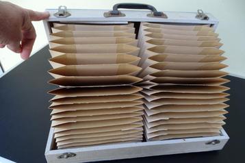 Vinyl singles koffer beschikbaar voor biedingen