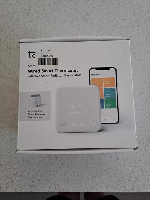 Tado Slimme Thermostaat V3+ startpakket + 2 radiatorknoppen, Doe-het-zelf en Verbouw, Thermostaten, Zo goed als nieuw, Slimme thermostaat