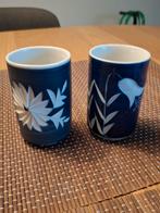 Vintage Japanse Theekommetjes met Reliëf Decor, Gebruikt, Keramiek, Ophalen of Verzenden, Kom(men)