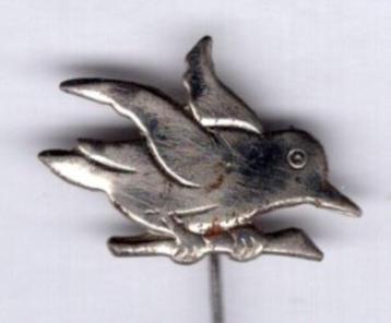Vogeltje op tak zilverkleurig speldje ( N_139 ) beschikbaar voor biedingen