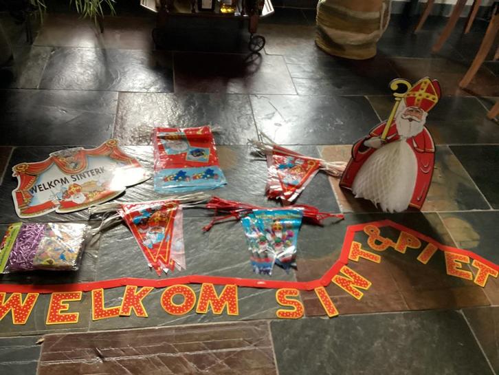 Oude sinterklaas en slingers kartonnen bord welkom sinterkla, Diversen, Sinterklaas, Ophalen of Verzenden