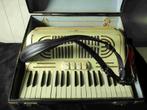 2 accordeons, Muziek en Instrumenten, Accordeons, Overige merken, Gebruikt, 80-bas, Met koffer