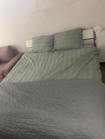 Compleet designbed Morpheus  beschikbaar voor biedingen