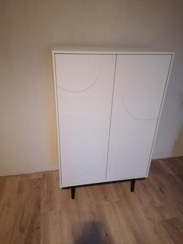 Woood kast beschikbaar voor biedingen