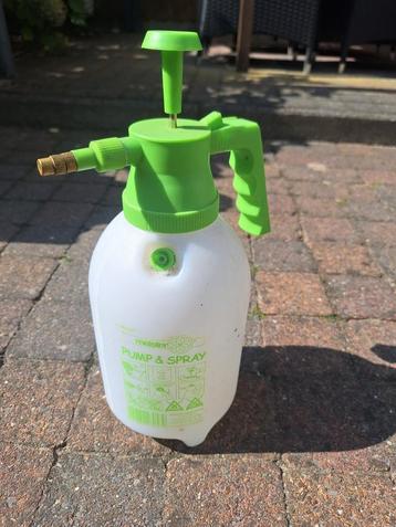 Pomp en spray beschikbaar voor biedingen