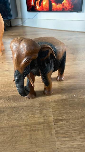 Olifant massief hout beschikbaar voor biedingen