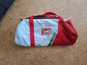 Unieke Ferrari rode tas nieuw en nog nooit gebruikt  beschikbaar voor biedingen