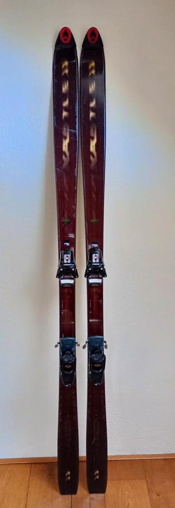  Carve ski-set Kastle met Tyrolia bindingen beschikbaar voor biedingen