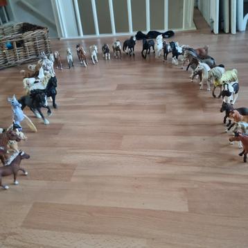 41 schleich paarden, veulens, en Shetlanders beschikbaar voor biedingen