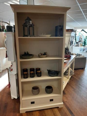 Witte boekenkast 3 planken lade beschikbaar voor biedingen