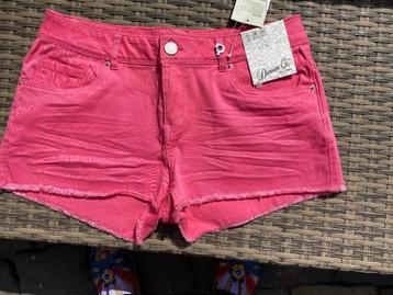 KORTE BROEK  MAAT 36 beschikbaar voor biedingen