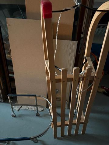 Houten Slee beschikbaar voor biedingen