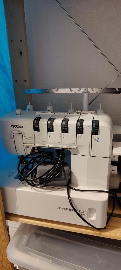 Brother coverlock 5 draad / CV3550 + Zoomset SA221CV, Hobby en Vrije tijd, Naaimachines en Toebehoren, Zo goed als nieuw, Lockmachine