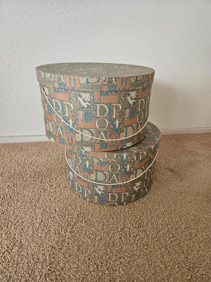 @ TOPDEAL B: 2  stijlvolle vintage hoedendozen @, Antiek en Kunst, Curiosa en Brocante, Ophalen