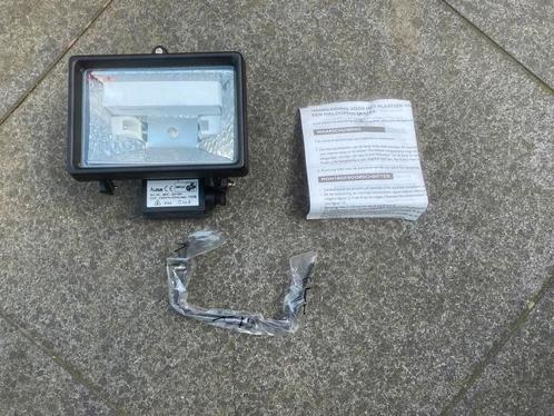 Te koop: Halogeenschijnwerper zwart - NIEUW IN DOOS, Doe-het-zelf en Verbouw, Bouwverlichting, Nieuw, Lamp met armatuur, 50 tot 200 watt