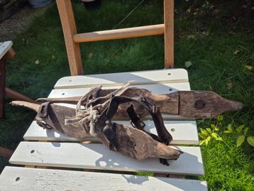 Oude houten schaatsen beschikbaar voor biedingen
