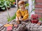 Candy Design jongensbeeldje met rugzakje en boeken, Verzamelen, Beelden en Beeldjes, Ophalen of Verzenden, Zo goed als nieuw, Mens
