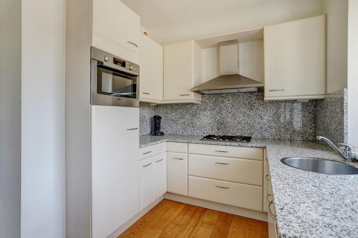 Salvani KEUKEN met GRANIETEN blad en achterwanden. Camee., Huis en Inrichting, Keuken | Complete keukens, Zo goed als nieuw, Hoekkeuken