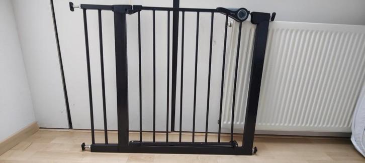 Noma Klemhekje Metaal – Verstelbaar 75–82 cm – Zwart – ZGAN, Kinderen en Baby's, Traphekjes, Gebruikt, Klemhekje, Metaal of IJzer