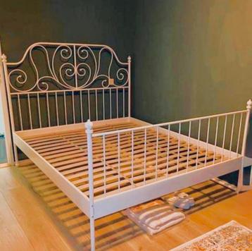 IKEA Leirvik bedframe 140x200 + lattenbodem - afbeelding 1