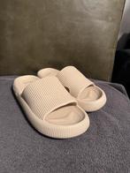 Happyflops Slippers Beige 38-39, Ophalen, Gedragen, Beige, Slippers