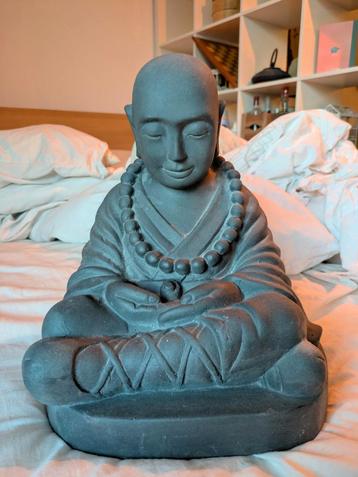 Stenen Buddha beeld beschikbaar voor biedingen