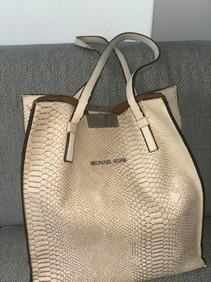 Michael Kors Tas - Beige Slangenleer Design, Sieraden, Tassen en Uiterlijk, Tassen | Damestassen, Zo goed als nieuw, Handtas, Beige