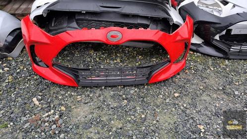 VOORBUMPER TOYOTA YARIS IV 20-25 R, Auto-onderdelen, Carrosserie en Plaatwerk, Bumper, Toyota, Gebruikt, Ophalen of Verzenden