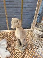 betonnen honden beeldje foto 1 t/m 3, Tuin en Terras, Tuinbeelden, Belle Vieille Brocante, Ophalen of Verzenden, Zo goed als nieuw