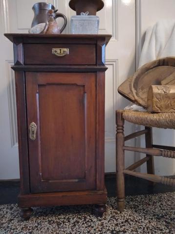 Antiek brocante mahonie houten nachtkastje gangkastje beschikbaar voor biedingen