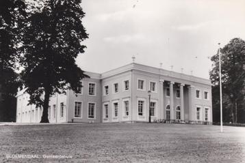 bloemendaal  gemeentehuis beschikbaar voor biedingen