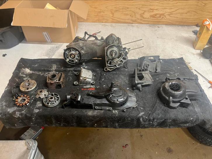 zip 4 takt motorblok in onderdelen, Fietsen en Brommers, Brommeronderdelen | Scooters, Piaggio, Blok, Ophalen of Verzenden