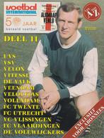 Voetbal International - 50 Jaar Betaald Voetbal - Deel 11, Verzamelen, Tijdschriften, Kranten en Knipsels, Verzenden, 1980 tot heden