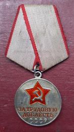 USSR medaille voor Moed in de Arbeid zilver oude versie, Ophalen of Verzenden, Landmacht, Duitsland, Lintje, Medaille of Wings