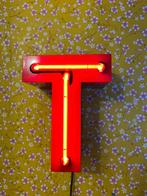 Neon letter T, Ophalen, Huis en Inrichting