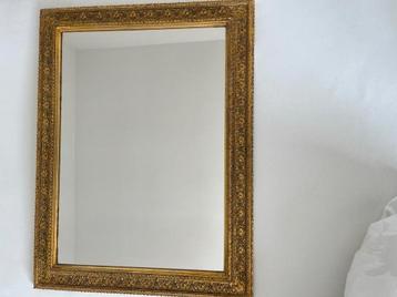 Mooie zware spiegel met gouden lijst (65x85) beschikbaar voor biedingen