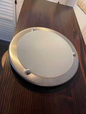 Plafondlamp beschikbaar voor biedingen