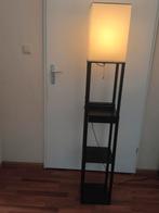 Staande lamp met planken en USB poorten, Huis en Inrichting, Lampen | Vloerlampen, Ophalen, Metaal, Zo goed als nieuw, Modern