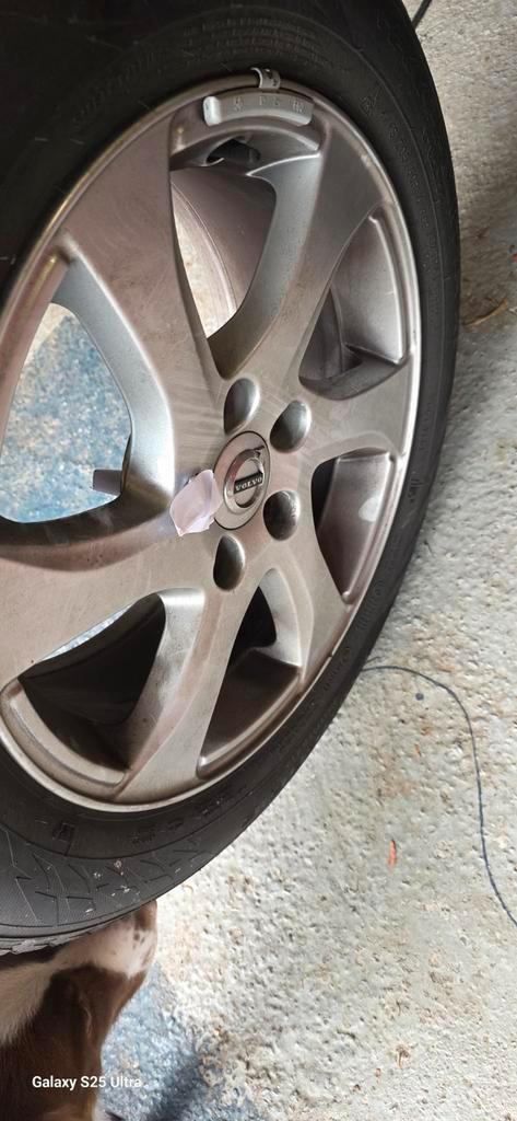 Volvo licht metalen velgen met zgan banden - 6.5mm profiel, Auto diversen, Overige Auto diversen, Ophalen