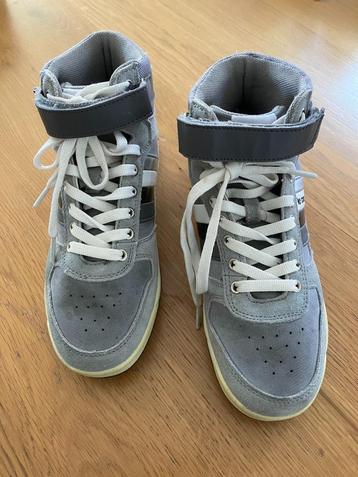 Jongens schoenen z.g.a.n. beschikbaar voor biedingen