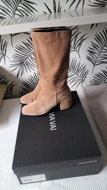 Prachtige Leren ZGAN Suede Laarzen .Merk Via Vai.Mt38..kleur beschikbaar voor biedingen