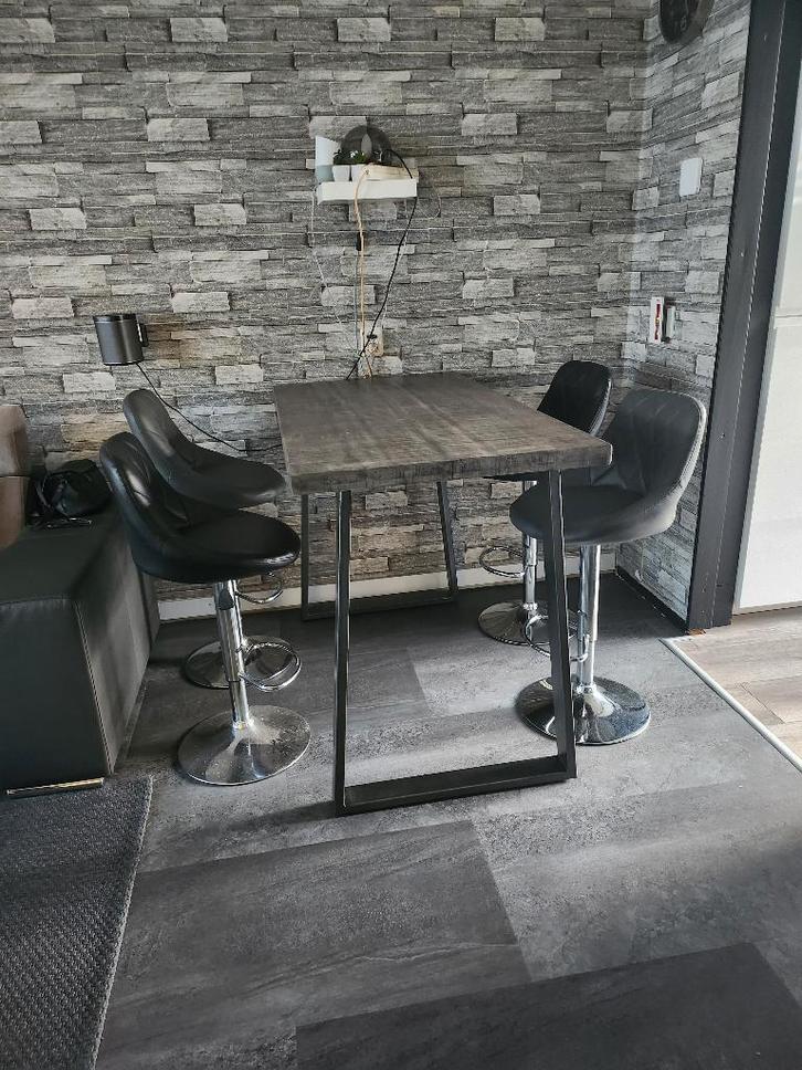 Bartafel Mangohout + 4 krukken, Huis en Inrichting, Tafels | Statafels, Gebruikt, In hoogte verstelbaar, Ophalen