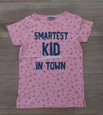 T-shirt 'Smartest KID in town', maat 110, Ophalen of Verzenden, Zo goed als nieuw, Jongen, Shirt of Longsleeve