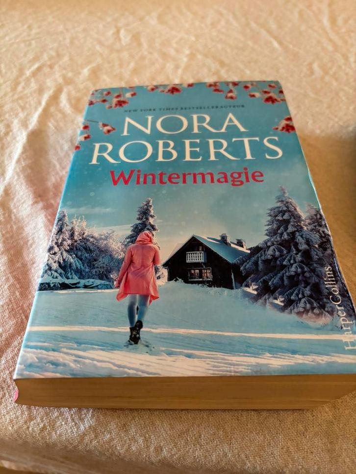 Nora Roberts - Wintermagie, Boeken, Literatuur, Zo goed als nieuw, Nederland, Ophalen of Verzenden