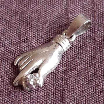 Zilveren Hanger Handje met mooi Steentje beschikbaar voor biedingen