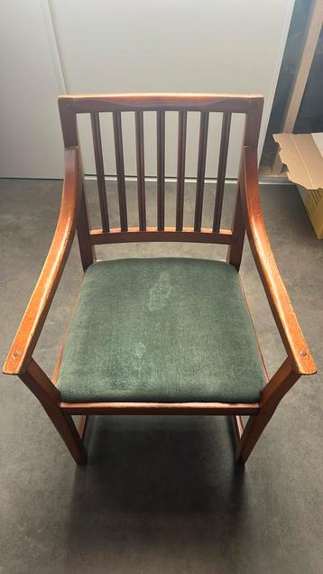 Brocante fauteuil beschikbaar voor biedingen