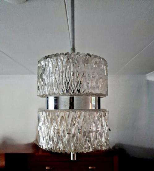 Vintage hanglamp, gemaakt in de jaren 70 austrolux, Huis en Inrichting, Lampen | Hanglampen, Minder dan 50 cm, Glas, Metaal, Ophalen of Verzenden